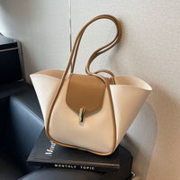 Large Capacity Everyday Shoulder Bag - image 1