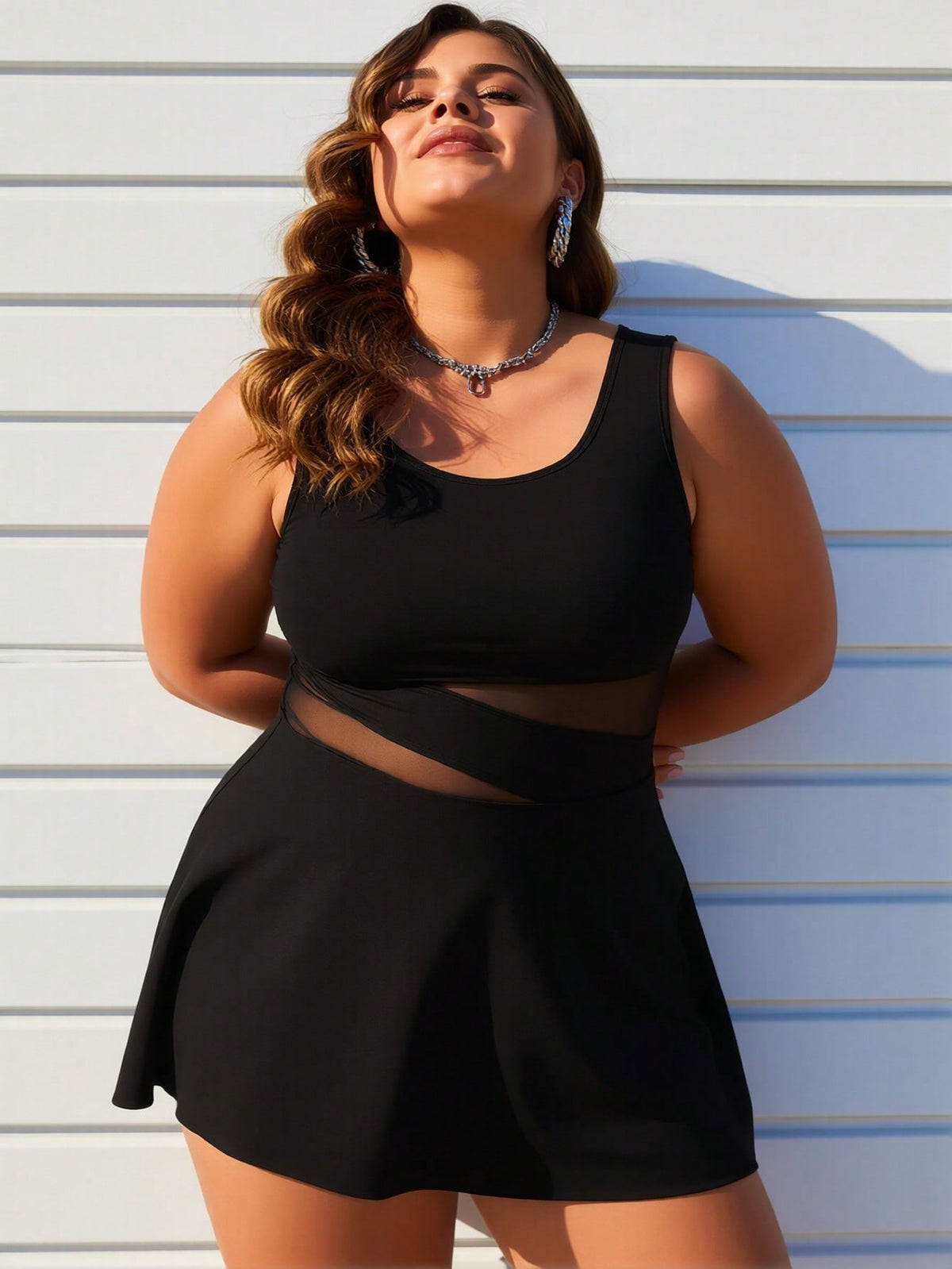 Vestido de baño negro con malla transparente en la cintura y falda con vuelo, tallas grandes - image 2