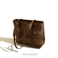 Bolso tipo tote de rombos acolchados - image 4