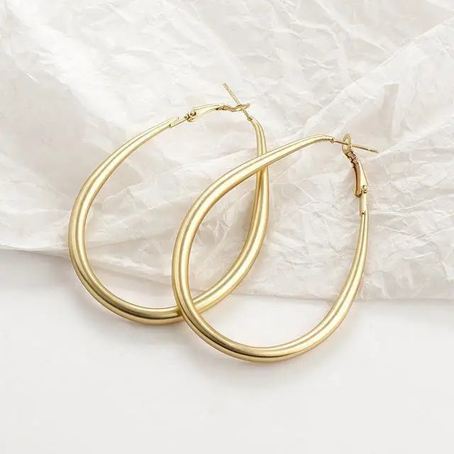 Pendientes dorados de estilo llamativo - image 12