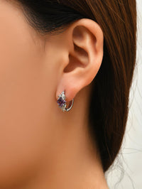 Aretes de aro huggie con circonitas cuadradas - image 8