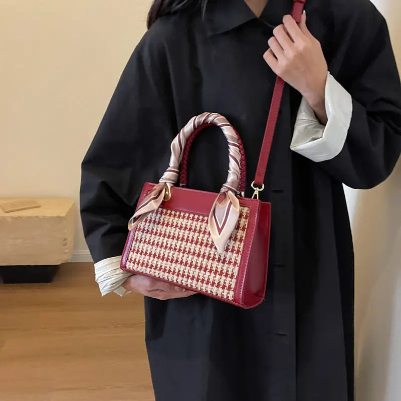 Bolso Tote Cruzado - image 7