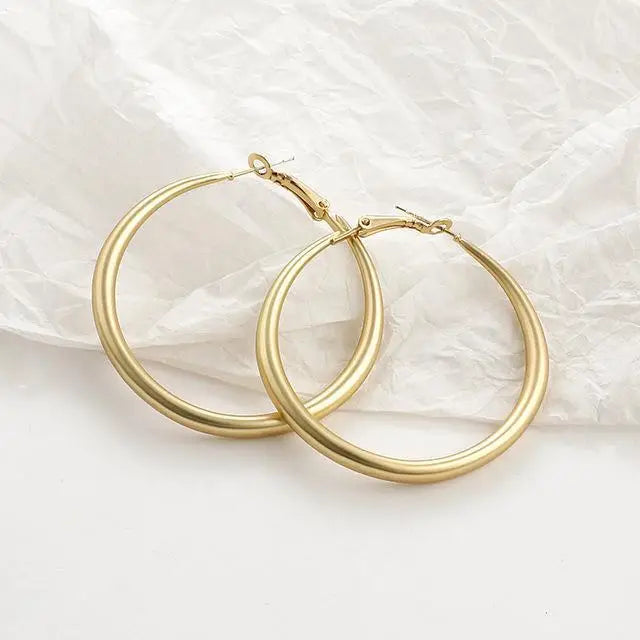 Pendientes dorados de estilo llamativo - image 8