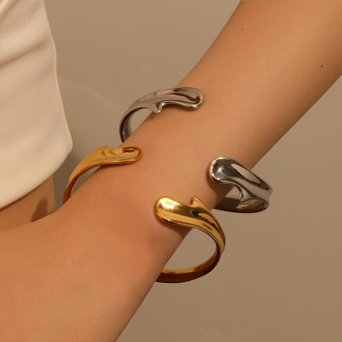 18K Gold Hug Bracelet