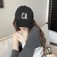 Gorra de béisbol con letras CA bordadas - image 1