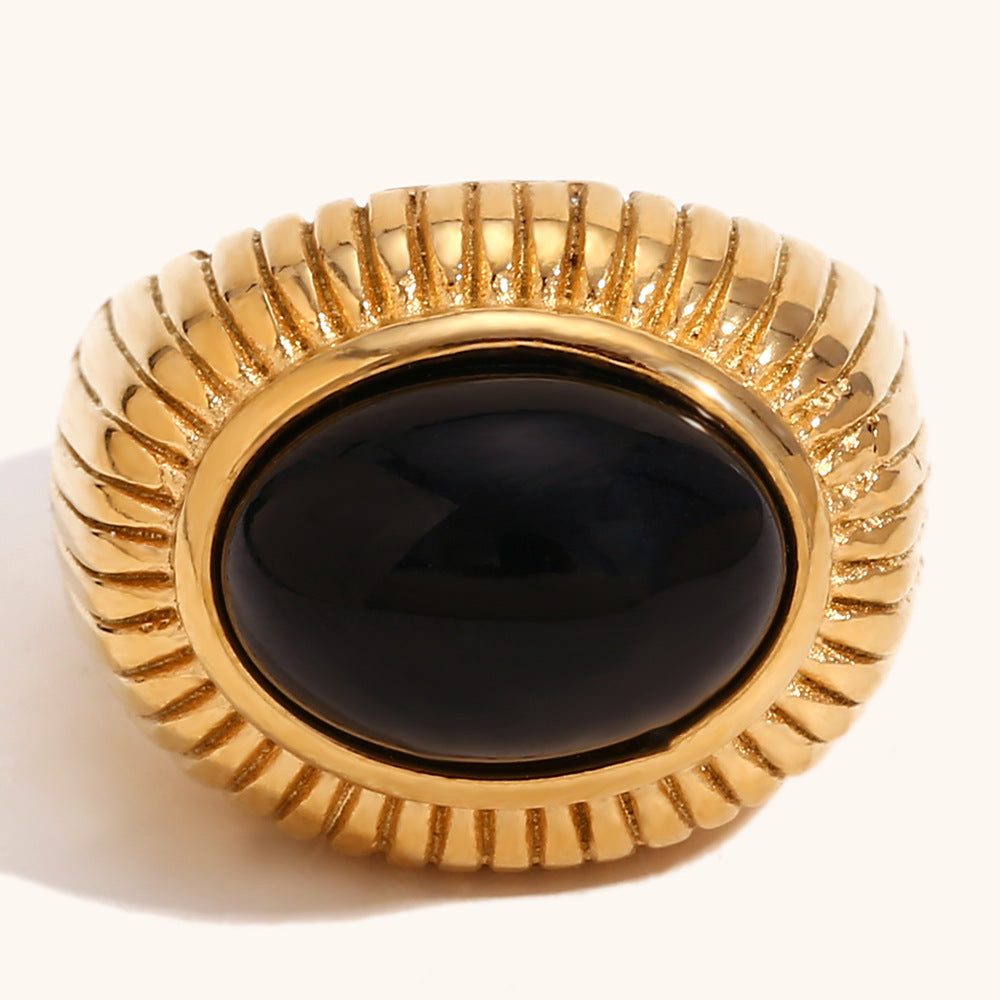 Vintage Crown Black Onyx Ring - image 5