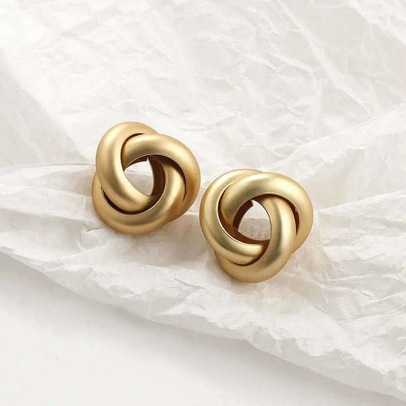 Pendientes dorados de estilo llamativo - image 5