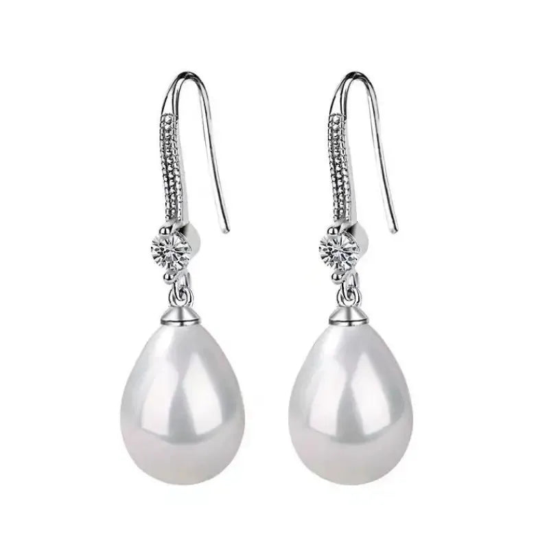 Fashionable Earrings -Agile Design Sways Gracefully, Exquisite Craftsmanship in Details