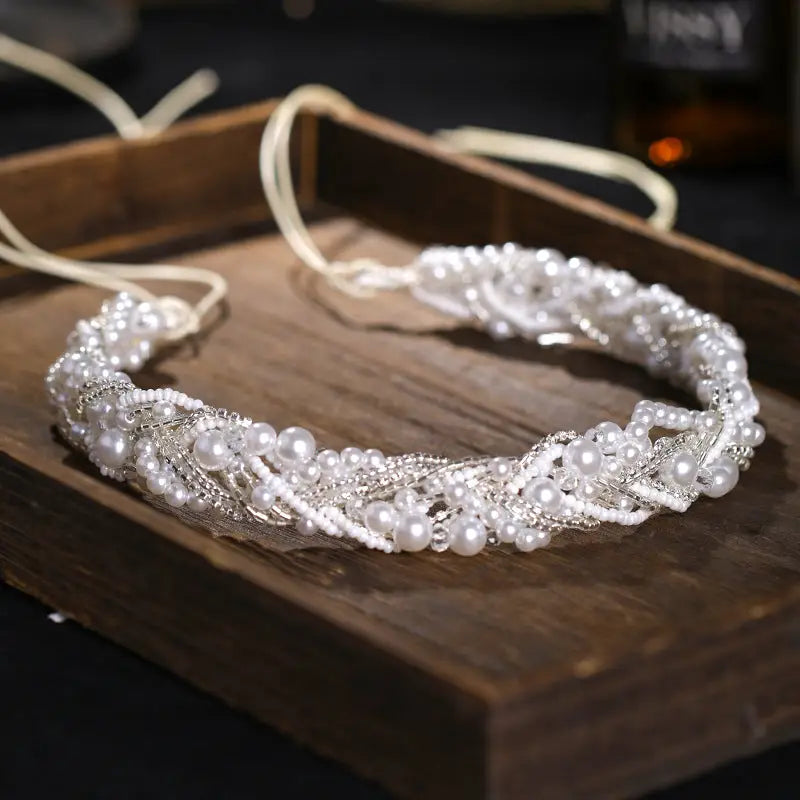 Diadema de perlas para novia - image 5
