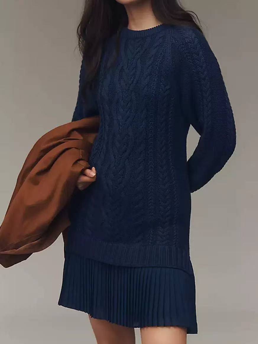 Vestido suéter de punto trenzado con bajo plisado - image 10