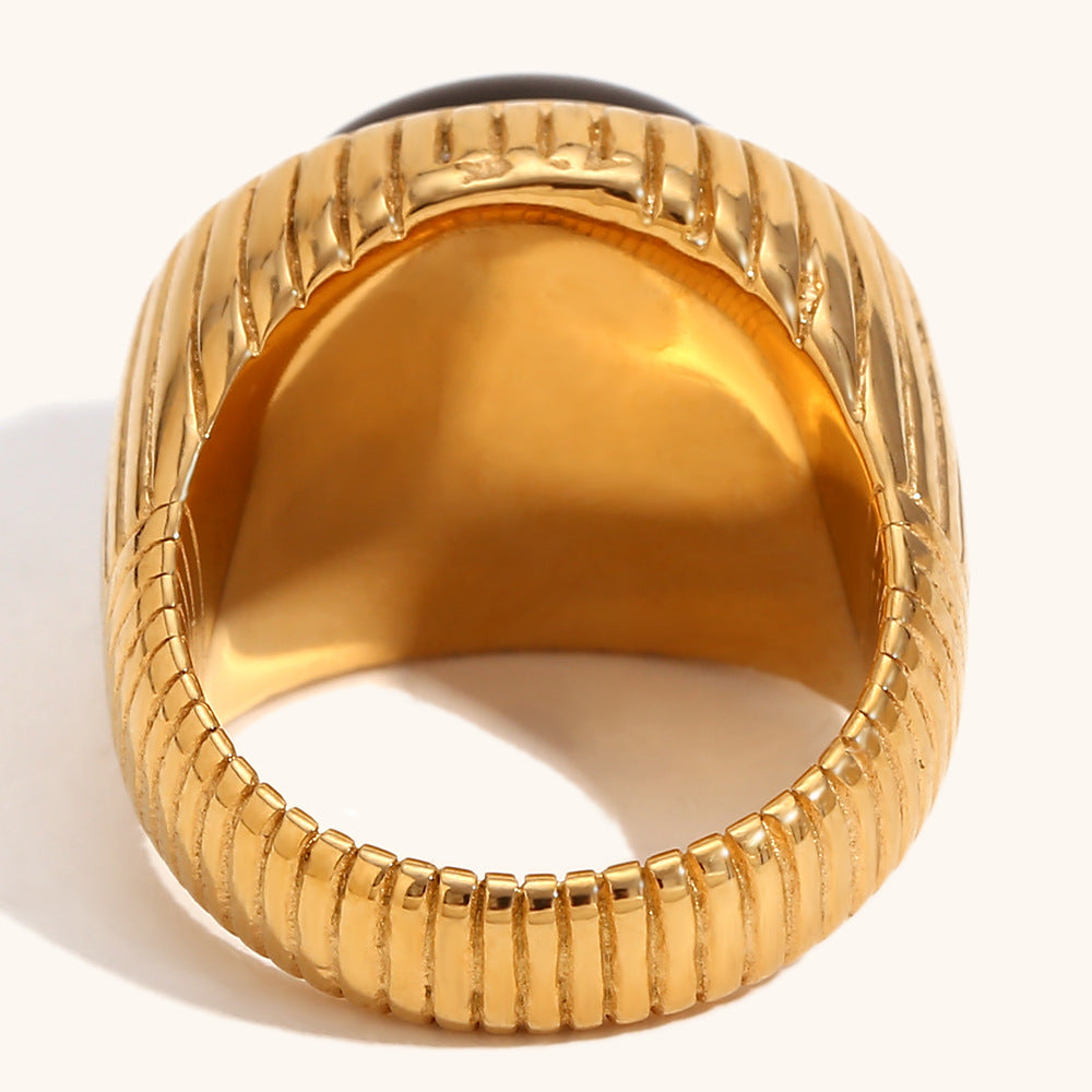 Vintage Crown Black Onyx Ring - image 4