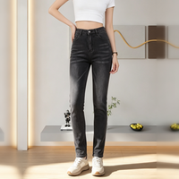 Jeans rectos negros degradados de tiro alto - image 4