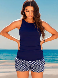 Tankini azul marino fruncido con short de baño geométrico - image 3