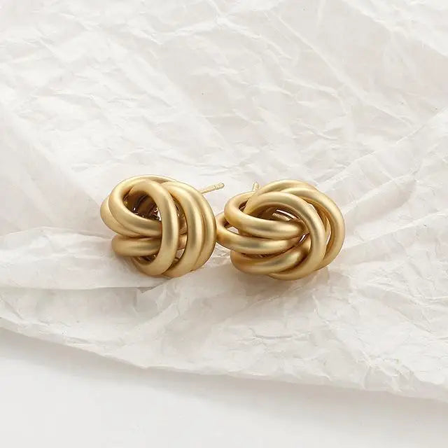 Pendientes dorados de estilo llamativo - image 9