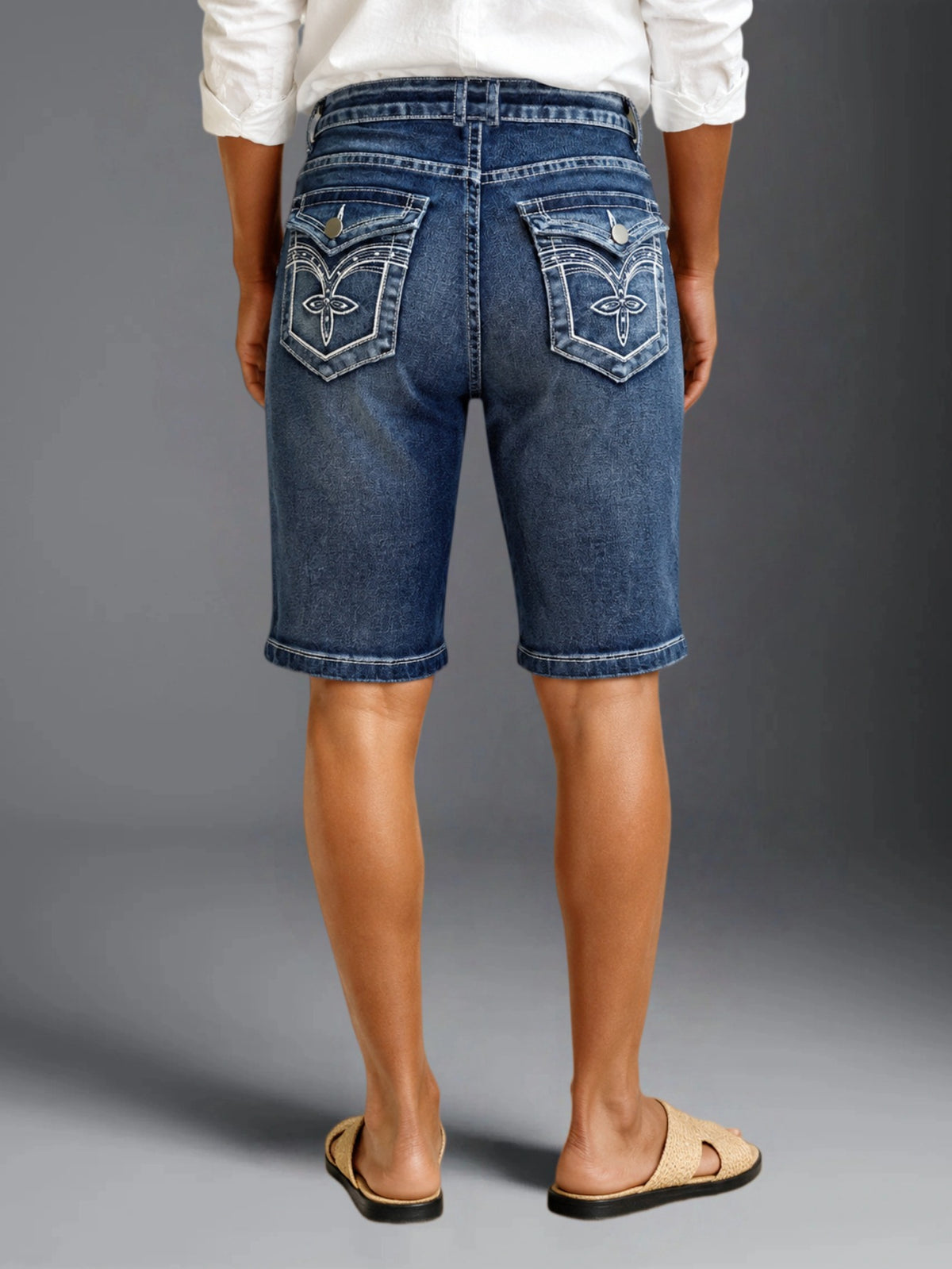 Bermudas de mezclilla elástica de tiro alto - image 4