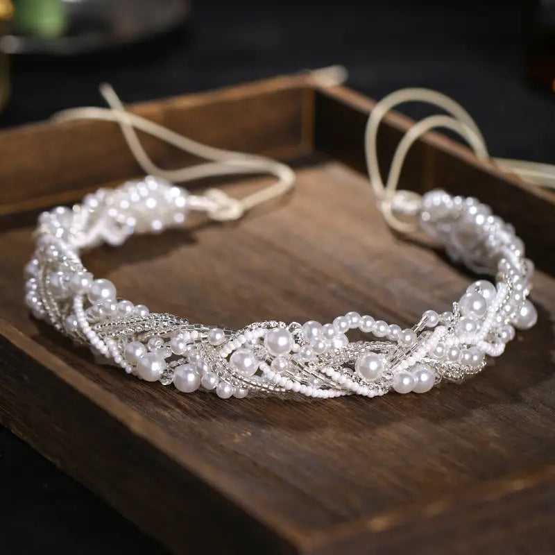 Diadema de perlas para novia - image 1