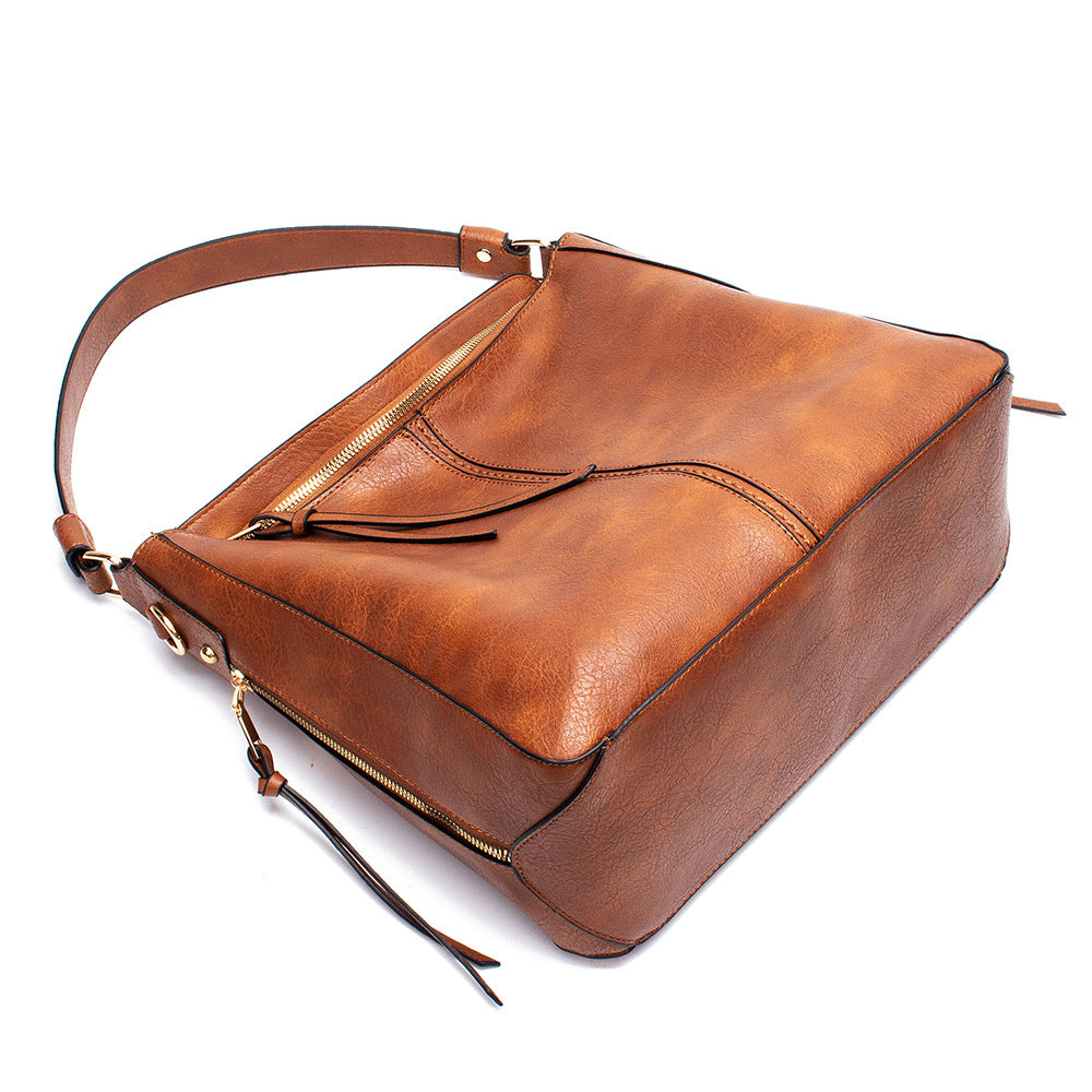 Bolso tipo hobo grande - image 5