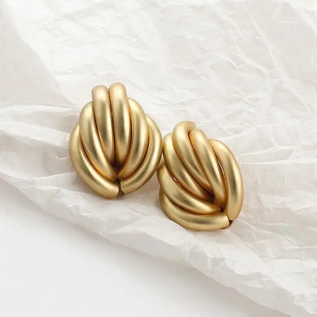Pendientes dorados de estilo llamativo - image 7