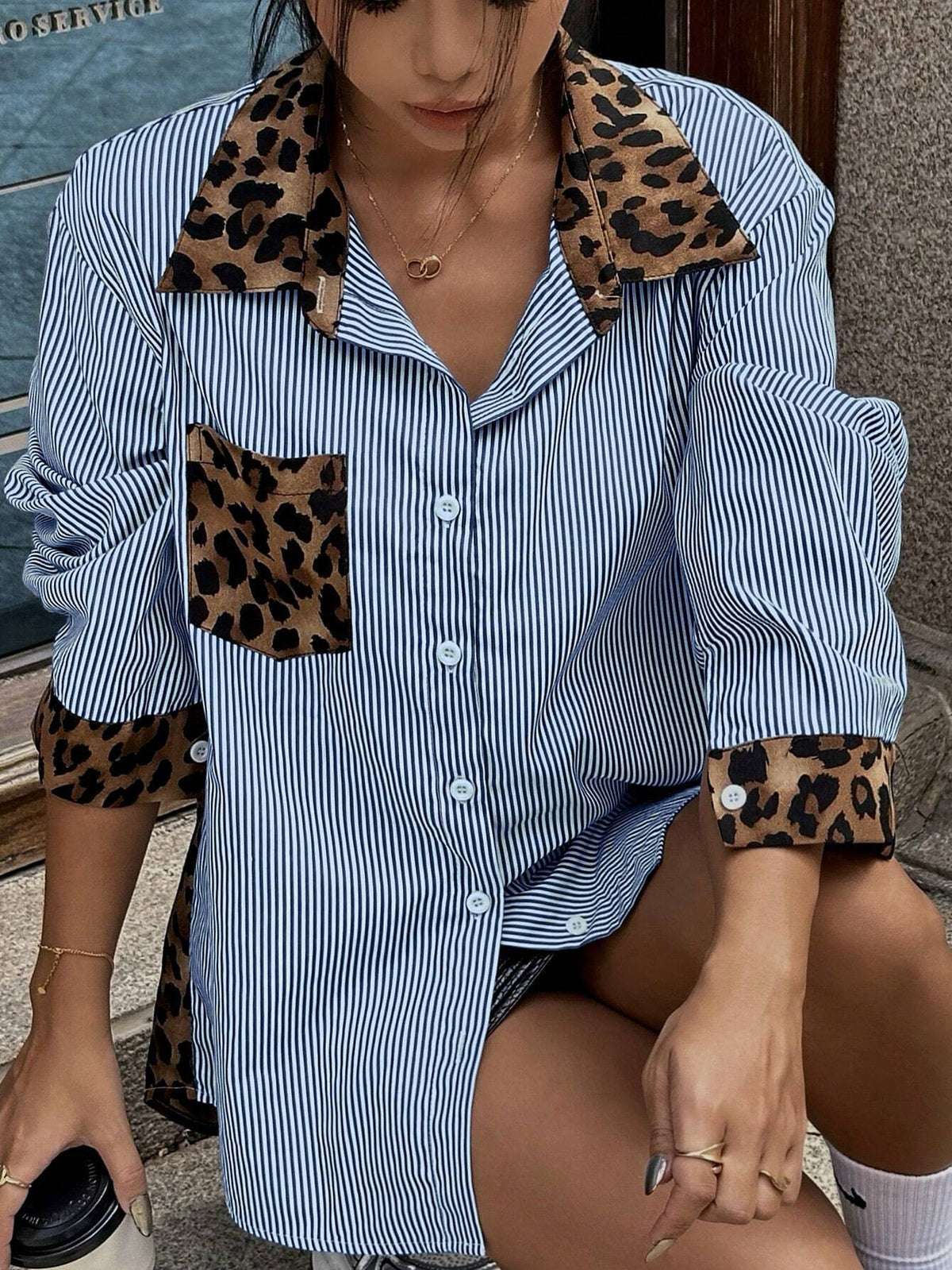 Camisa con botones combinada de leopardo y rayas - image 7