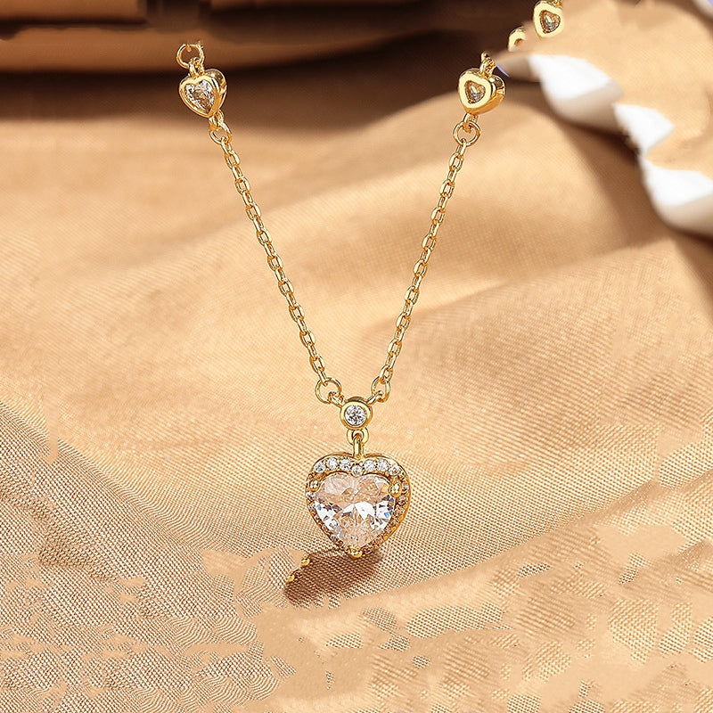 Collar con dije de corazón de cristal