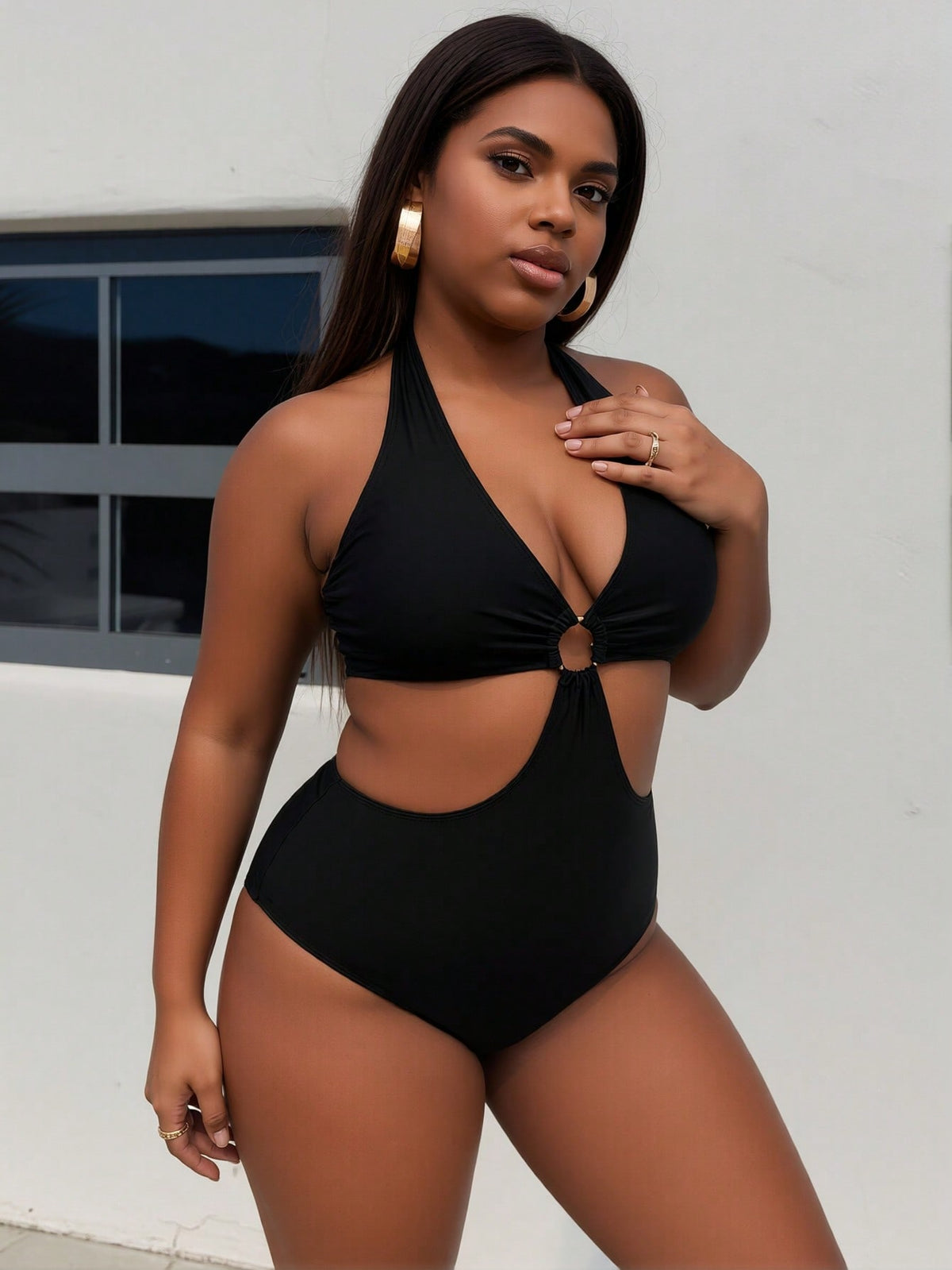 Traje de baño entero negro halter con aro y abertura, talla grande